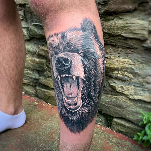 Premium Vector  Roaring bear with traditional tattoo style